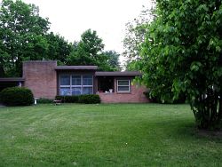 2009_05_26 Mason Michigan interesting house